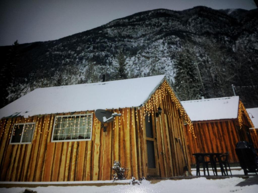Steamboat Mountain Chalets Hotel Spillimacheen Exterior photo